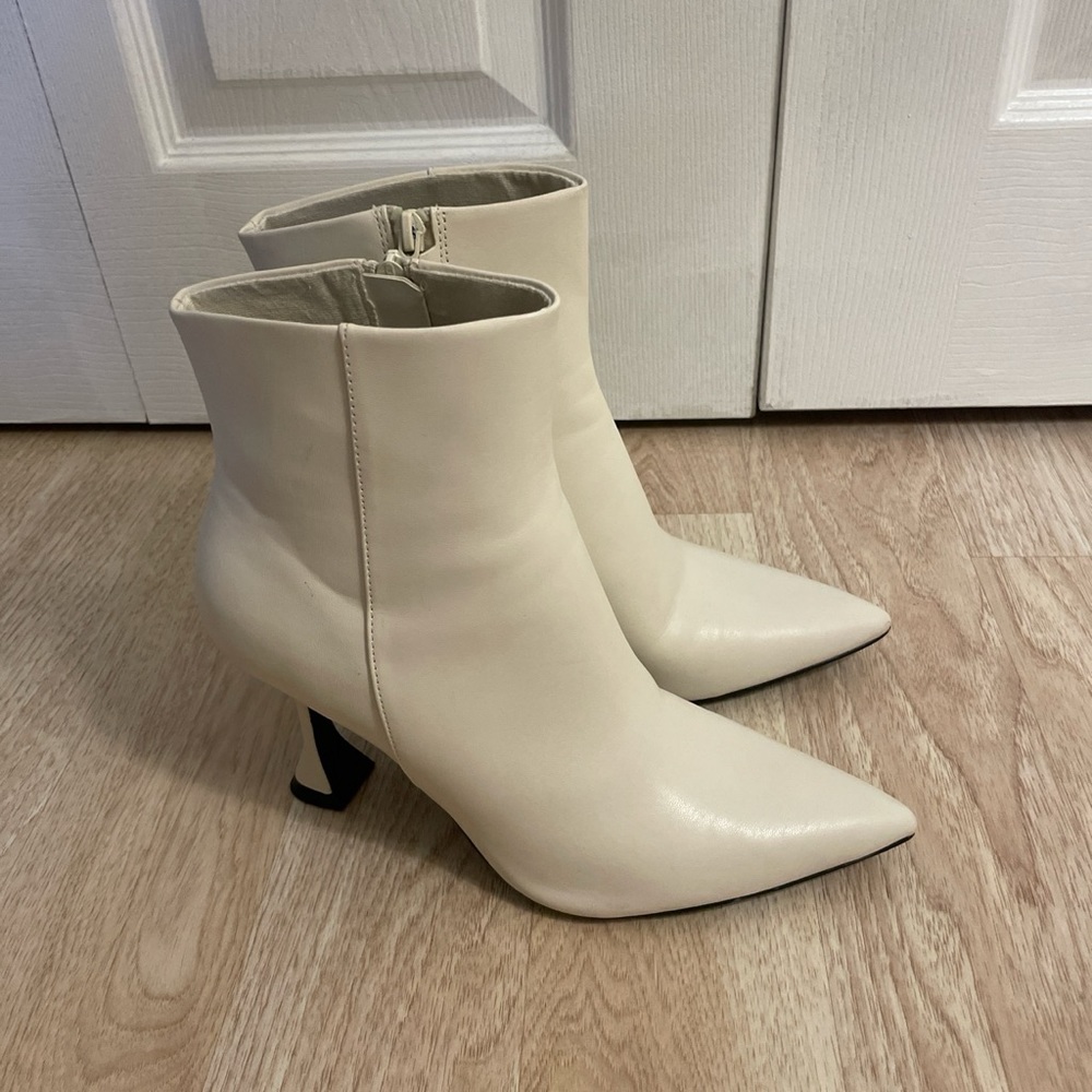 Like new Open Edit white pointed toe boots